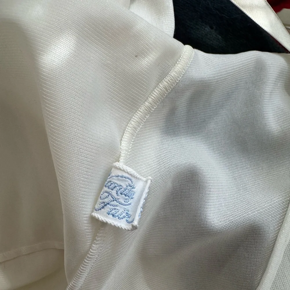 Elegant Vintage 1960’s White Lace Slip Dress with Floral Lace Details - Picture 10 of 12